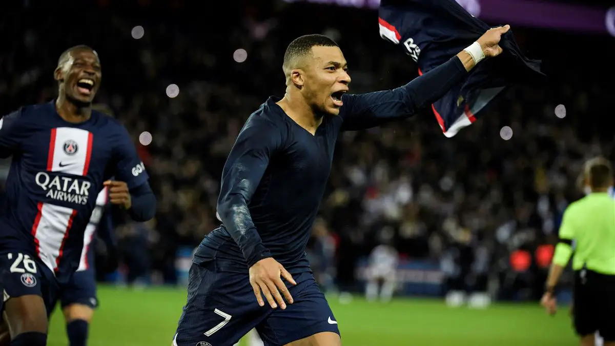 Mbappé marque le penalty de la victoire pour le PSG face à Strasbourg