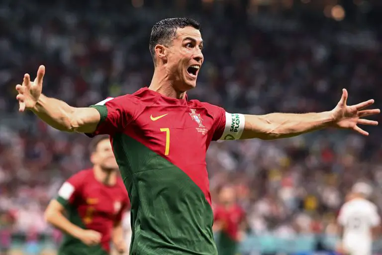 Ronaldo quitte l'Europe pour Al-Nassr : un nouveau défi pour le footballeur légendaire